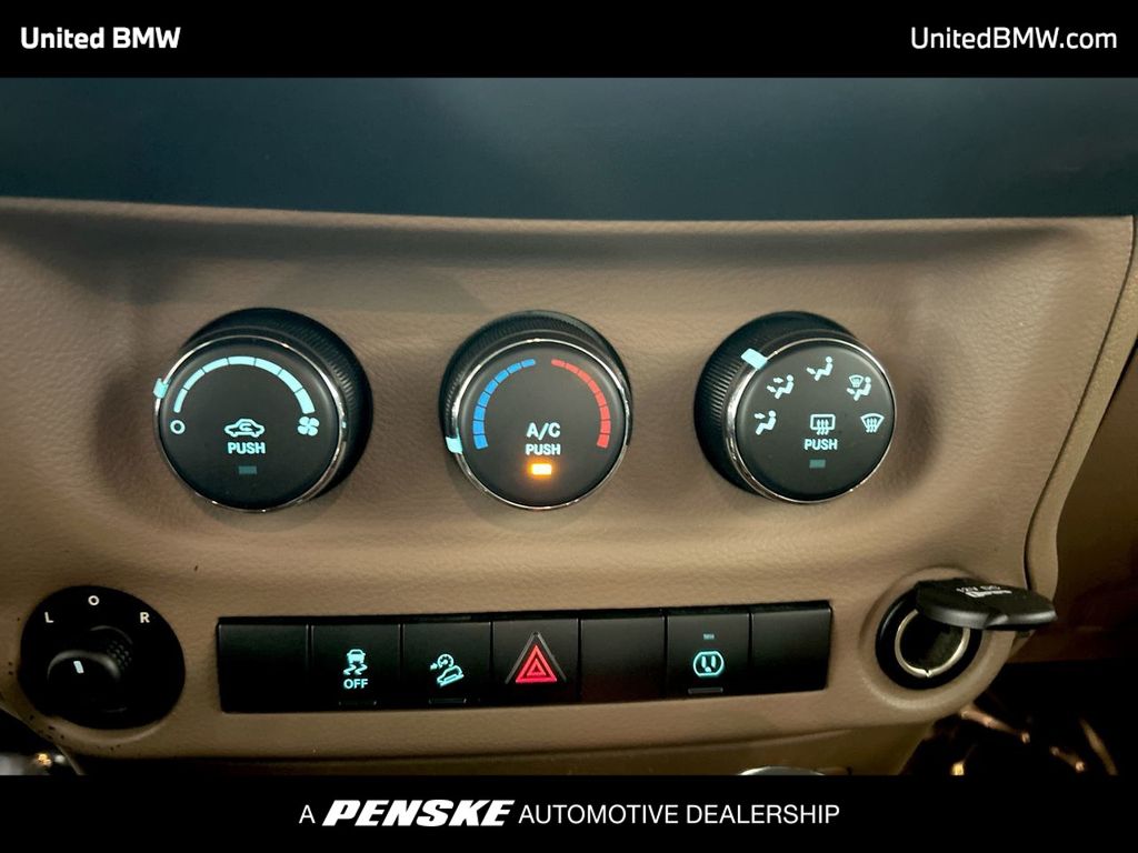 2015 Jeep Wrangler Unlimited Sahara 17
