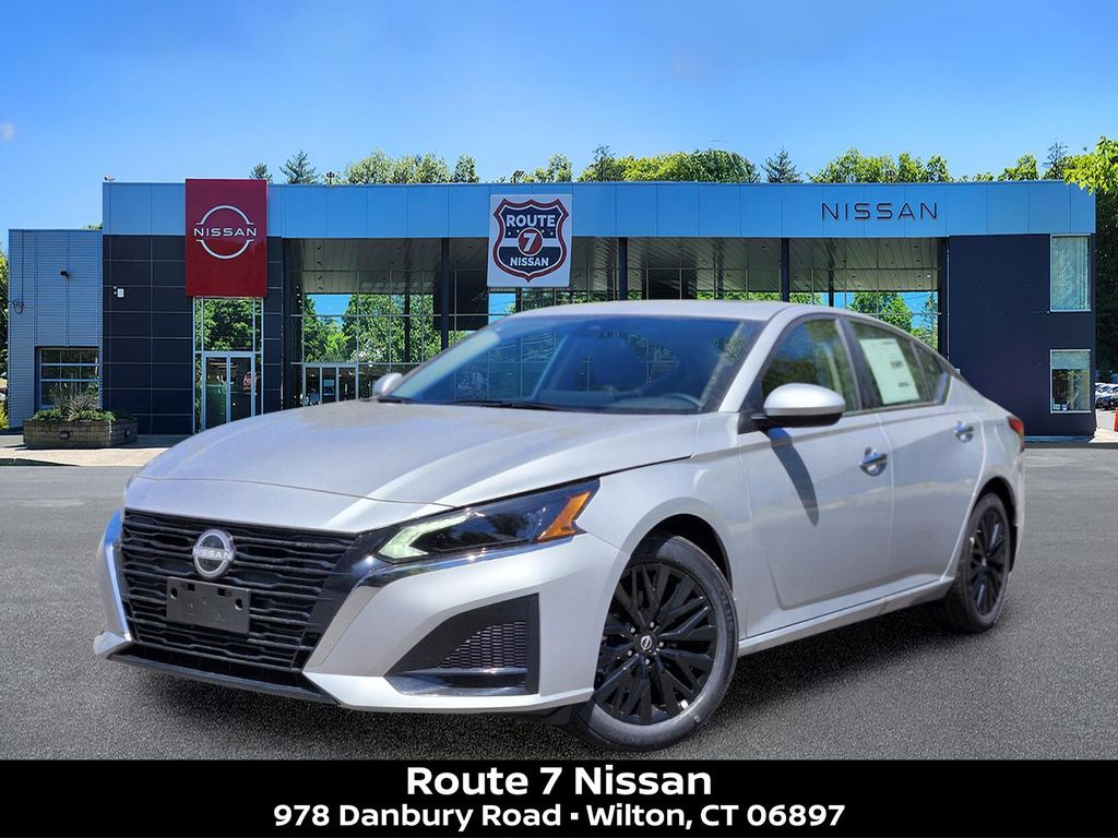 Brilliant Silver Metallic 2025 Nissan Altima 2.5 SV FWD Sedan Front-Wheel Drive Continuously Variable Transmission