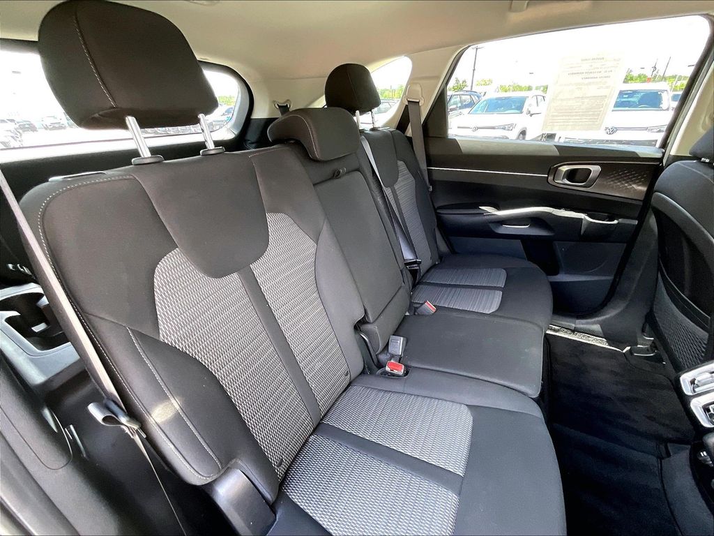 2023 Kia Sorento — photo 15