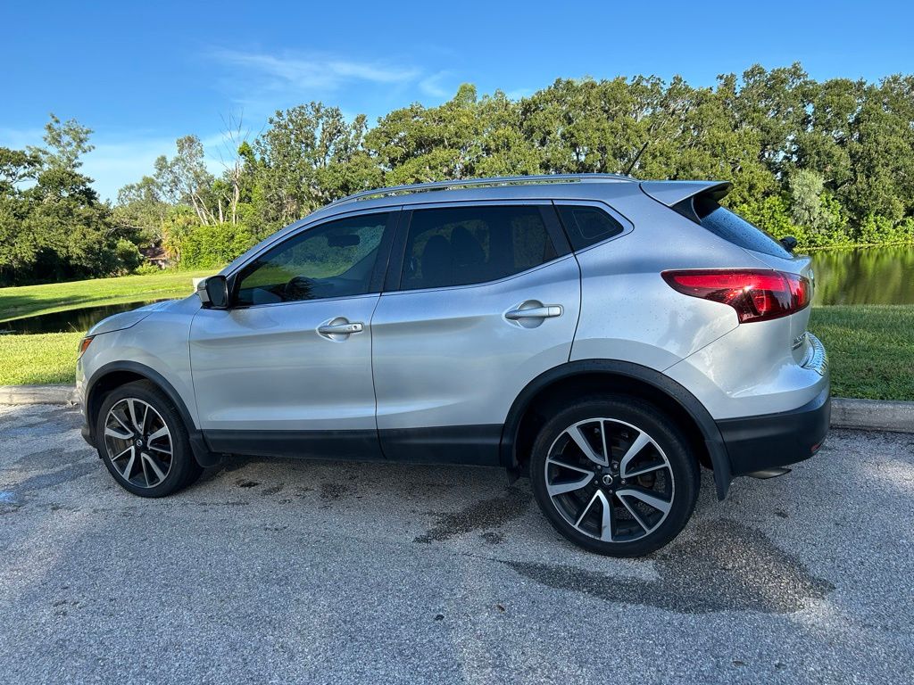 Thumbnail: 2017 Nissan Rogue Sport - 3