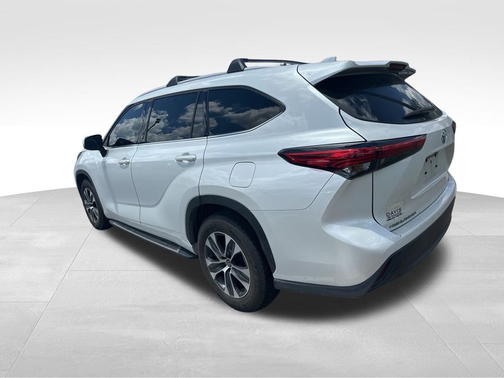 2022 Toyota Highlander XLE FWD SUV