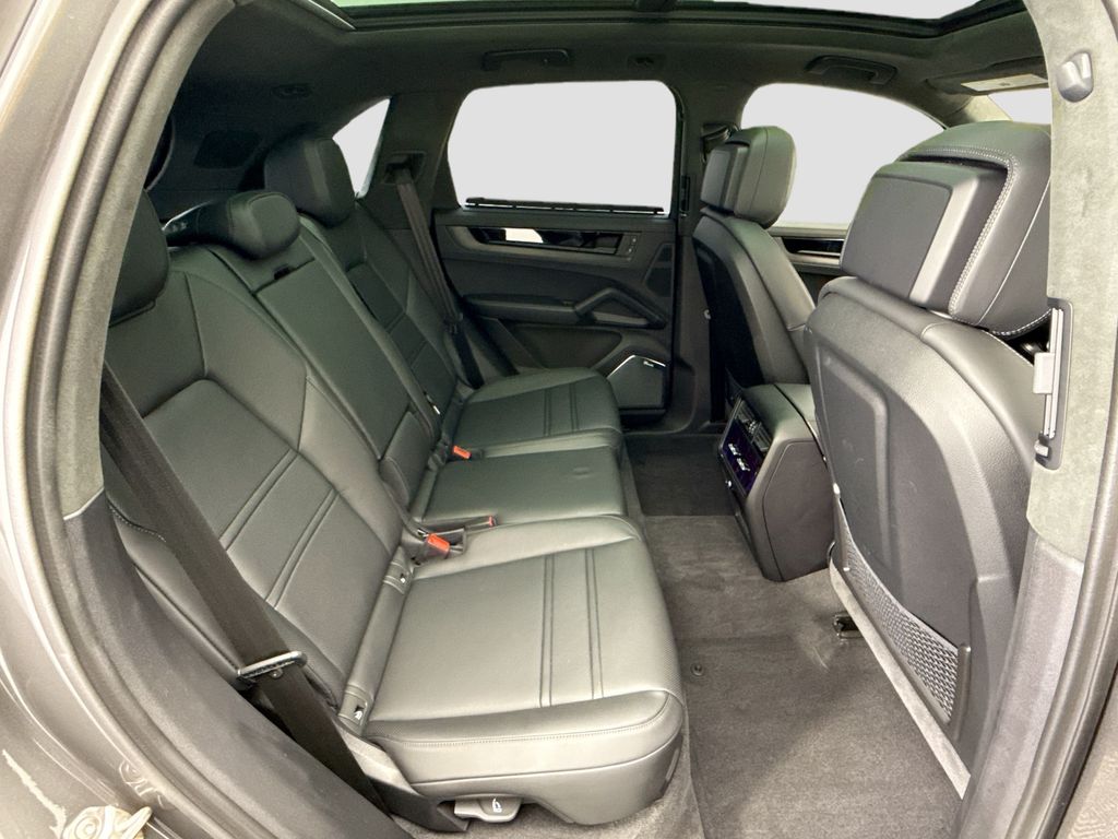 Thumbnail: 2025 Porsche Cayenne - 23