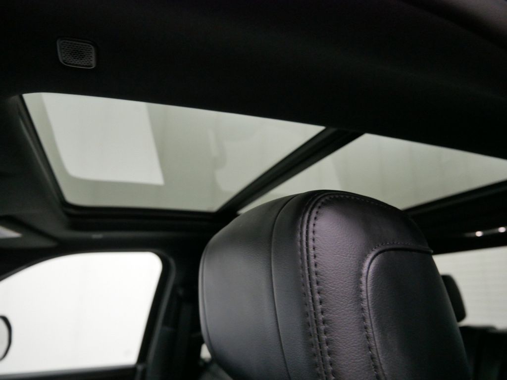 2025 Toyota Tundra Limited - Photo 13