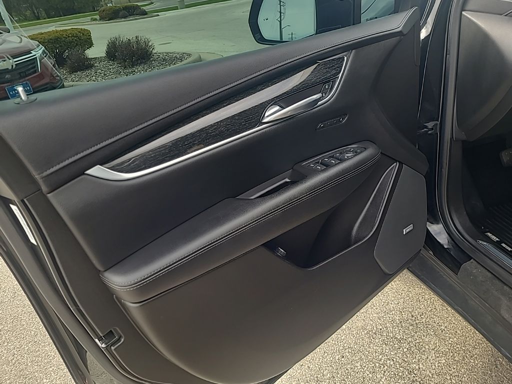 used 2021 Cadillac XT5 car, priced at $25,632