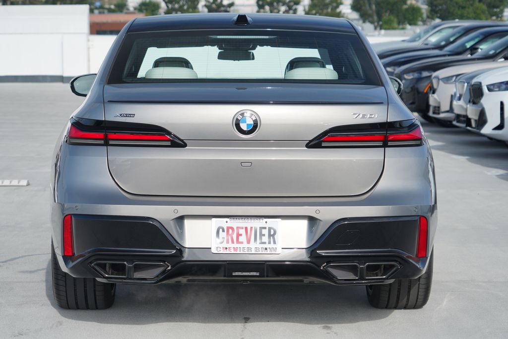 Thumbnail: 2026 BMW 7 Series - 6