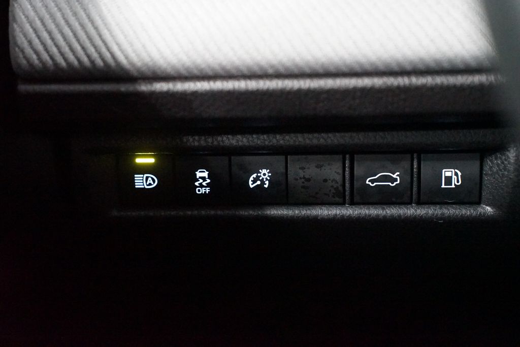 Thumbnail: 2025 Toyota Camry - 25