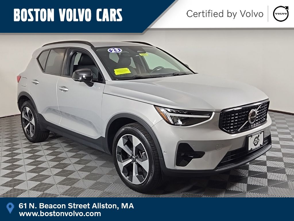 2023 Volvo XC40 B5 Plus Dark Theme AWD