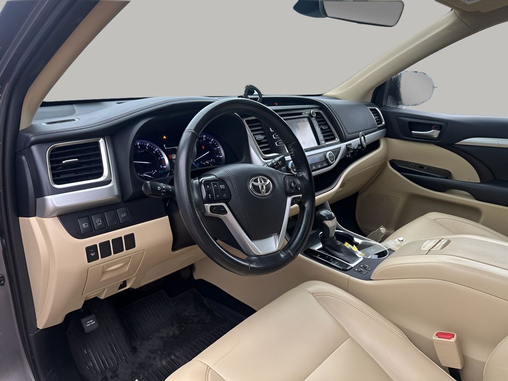 Used Car 2019 Toyota Highlander  Xle For Sale Under $25,000 In Austin, Texas