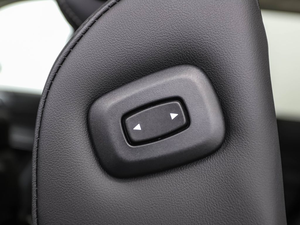 Thumbnail: 2025 BMW X7 - 23