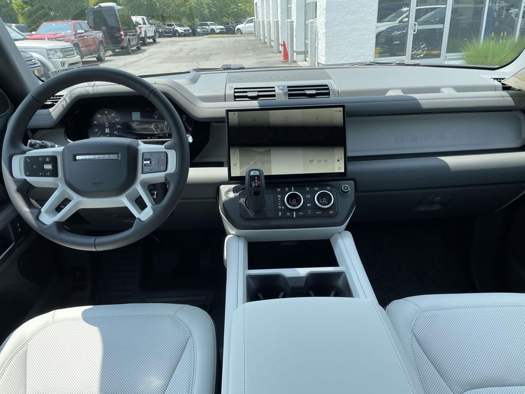 New 2026 Black Land Rover X-Dynamic SE image 23