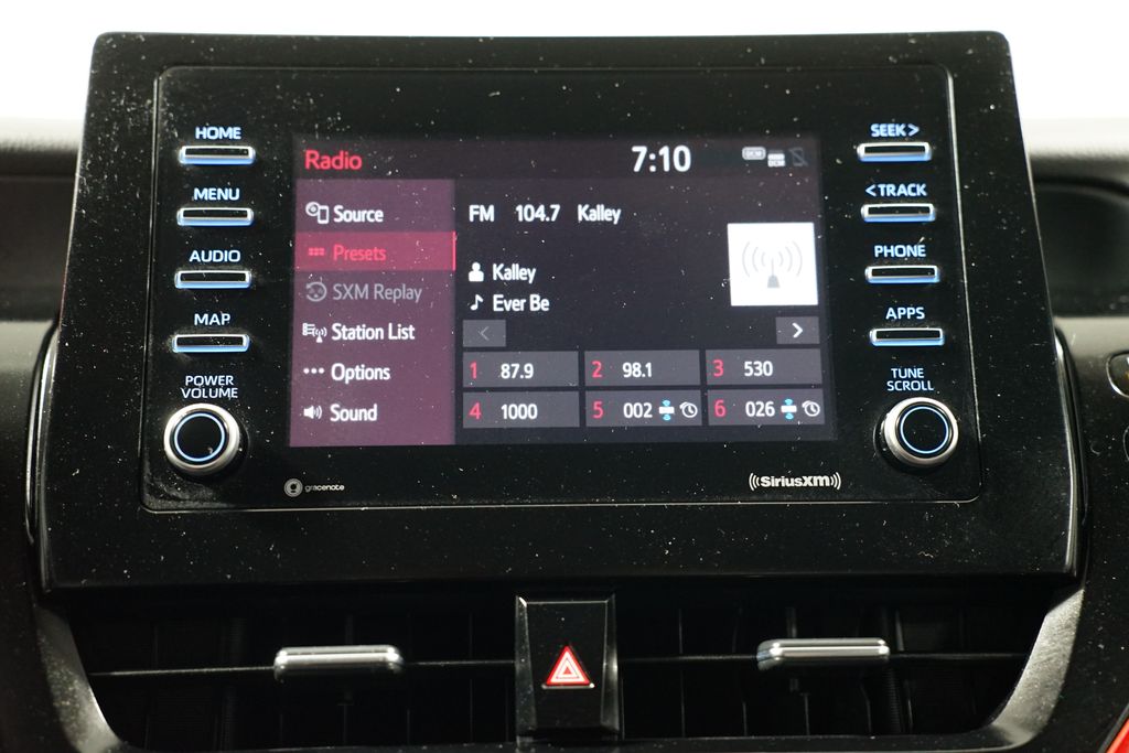 2022 Toyota Camry SE 18