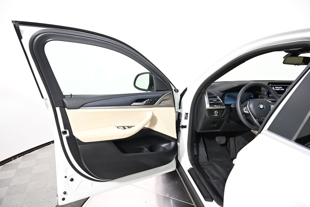 Thumbnail: 2025 BMW X4 - 21