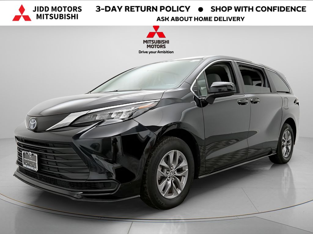 2024 Toyota Sienna LE 8-Passenger FWD