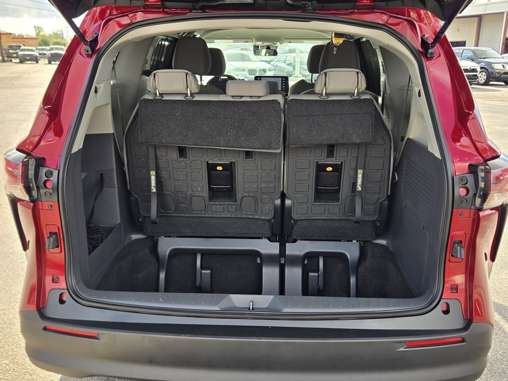 2024 Toyota Sienna LE - 10