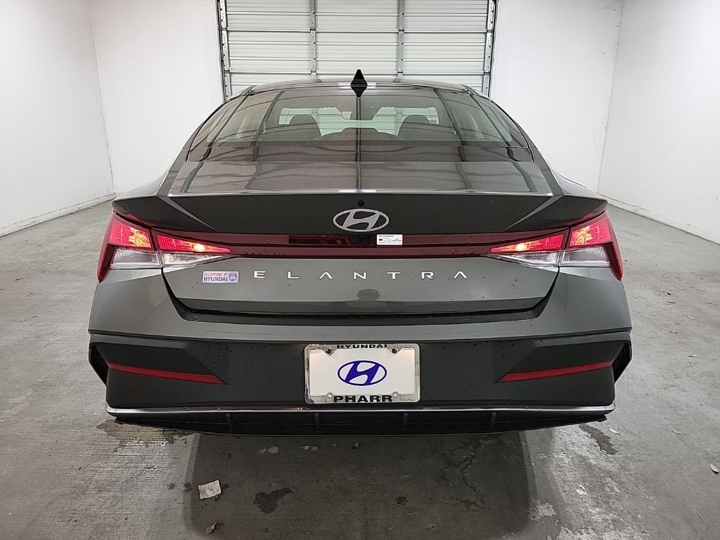 2024 Hyundai Elantra SEL 3