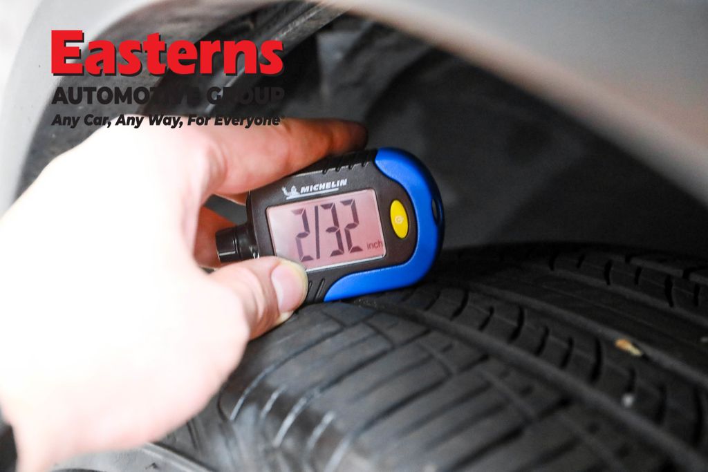 Used 2022 Red Nissan SV image 27