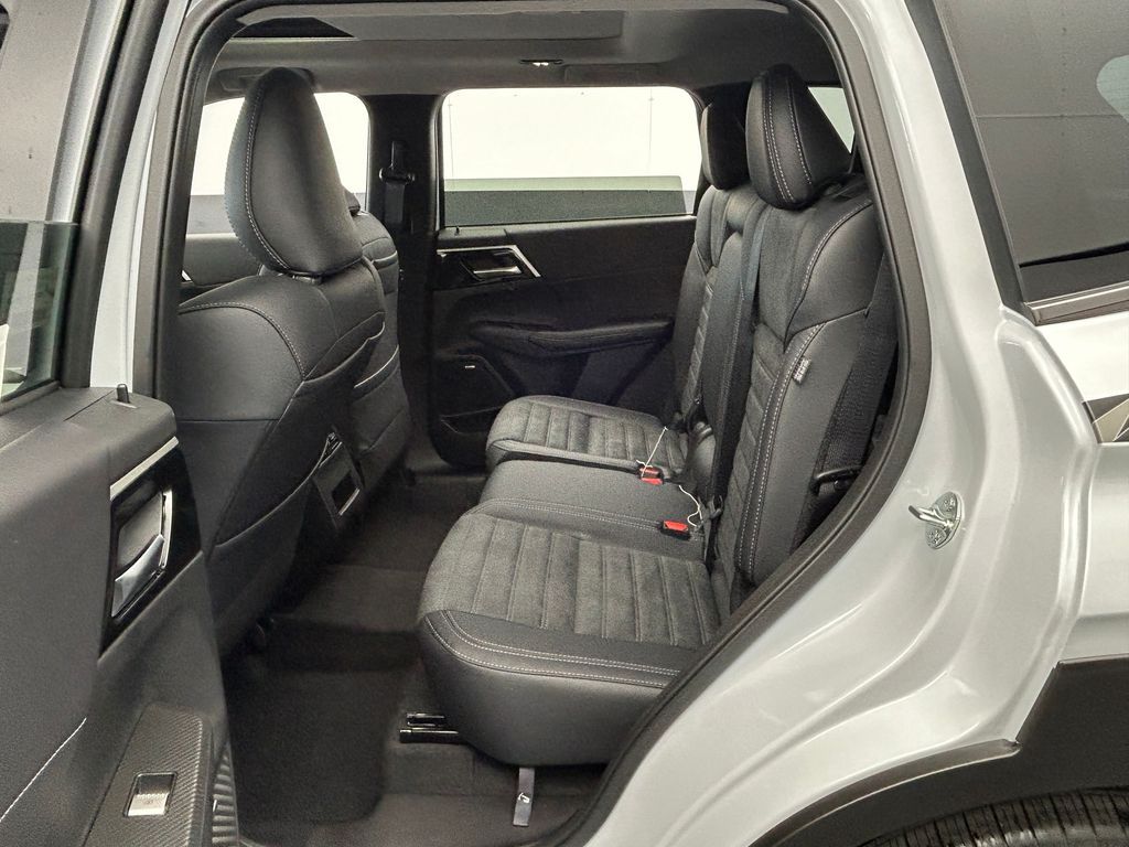 New 2026 White / Black Mitsubishi Trail Edition image 32