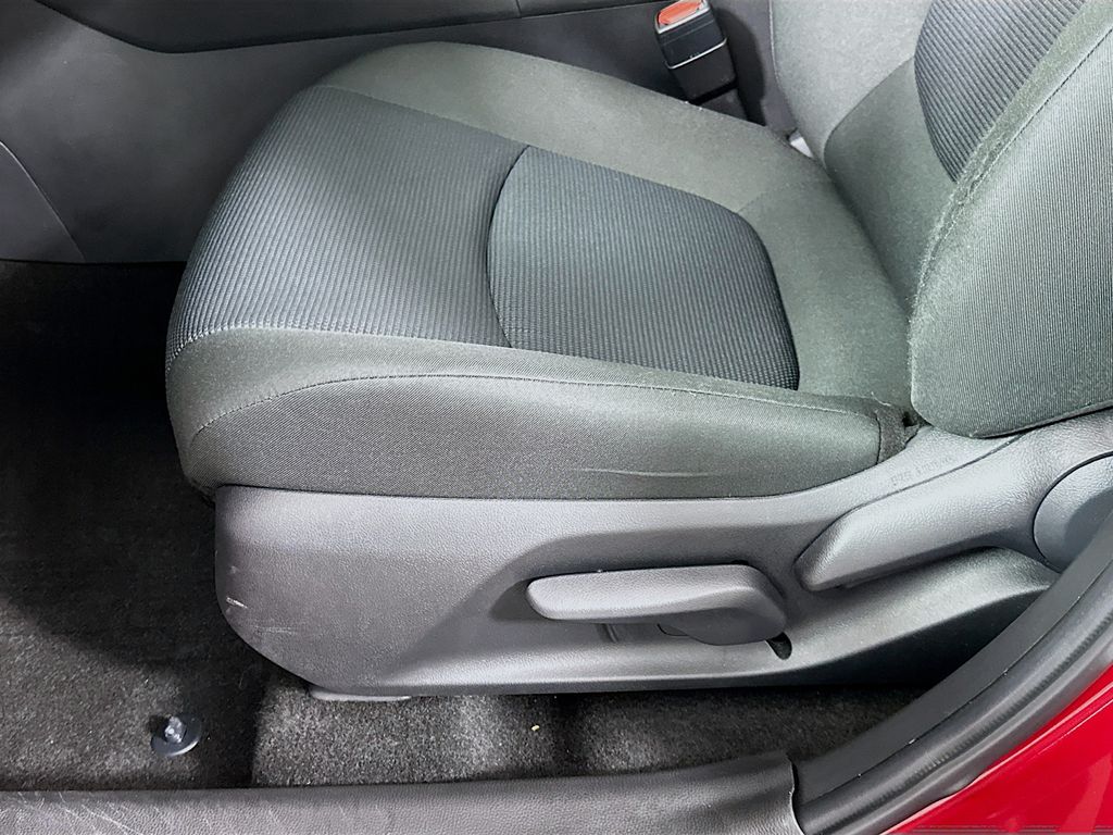 Thumbnail: 2022 Toyota RAV4 - 19