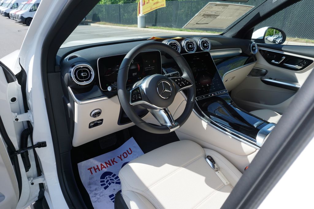 2025 Mercedes-Benz GLC 300 21