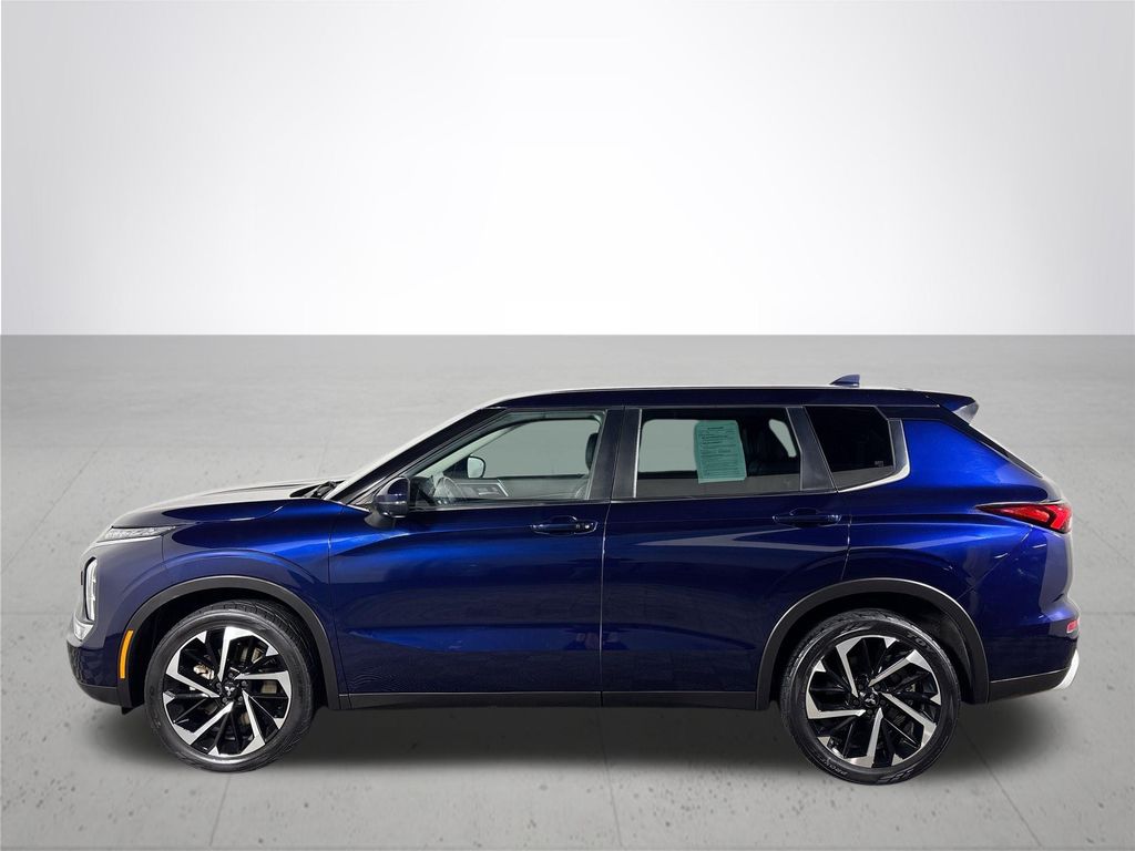2023 Mitsubishi Outlander SE