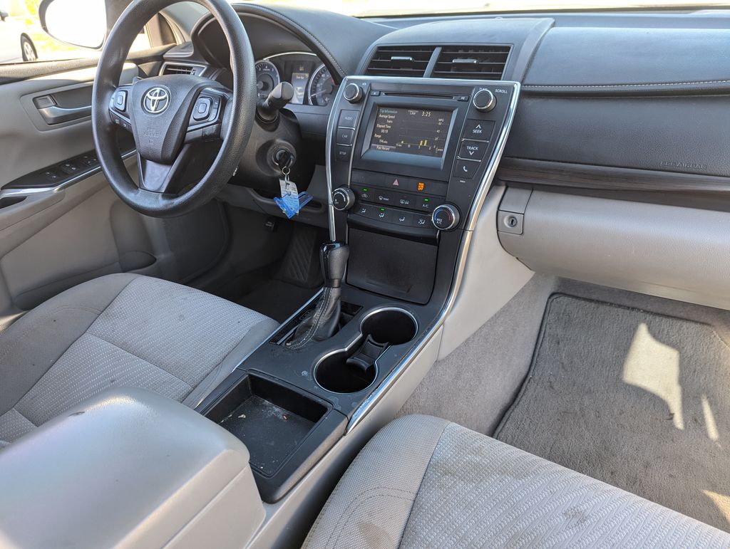 2017 Toyota Camry LE 34