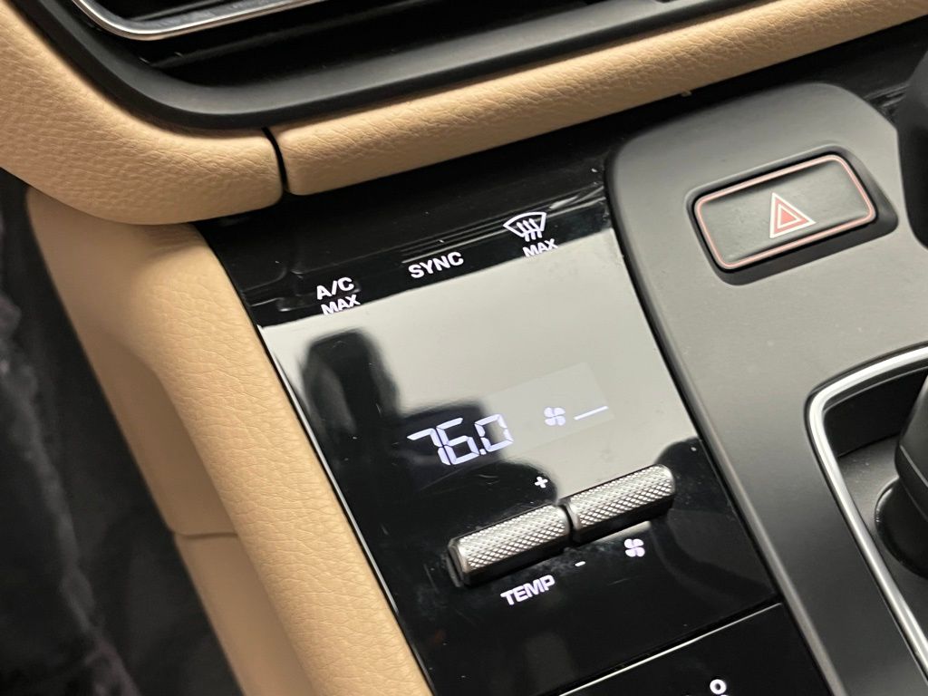 Thumbnail: 2023 Porsche Macan - 21