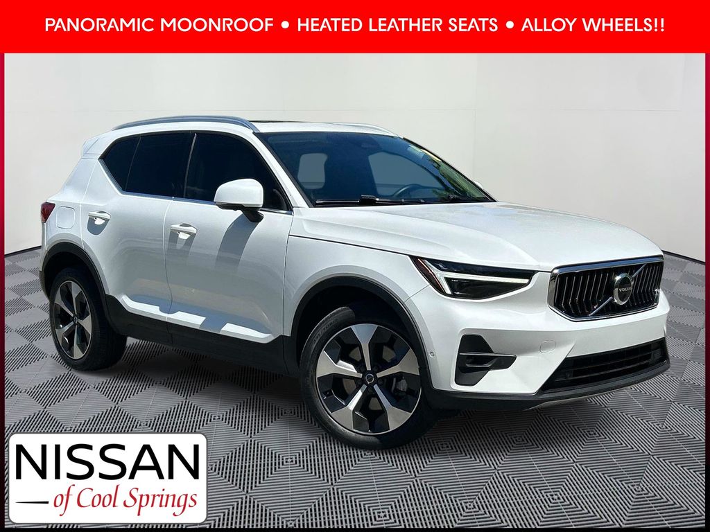 Crystal White Metallic 2024 Volvo XC40 SUV / Crossover All-Wheel Drive Automatic