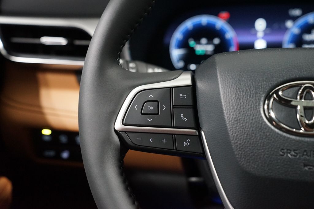 Thumbnail: 2026 Toyota Highlander - 14