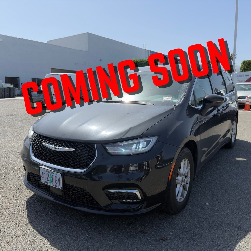 2023 Chrysler Pacifica Touring L's photo