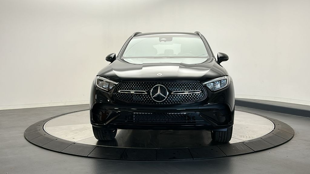 2025 Mercedes-Benz GLC 300 2