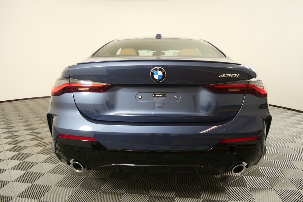Thumbnail: 2026 BMW 4 Series - 4