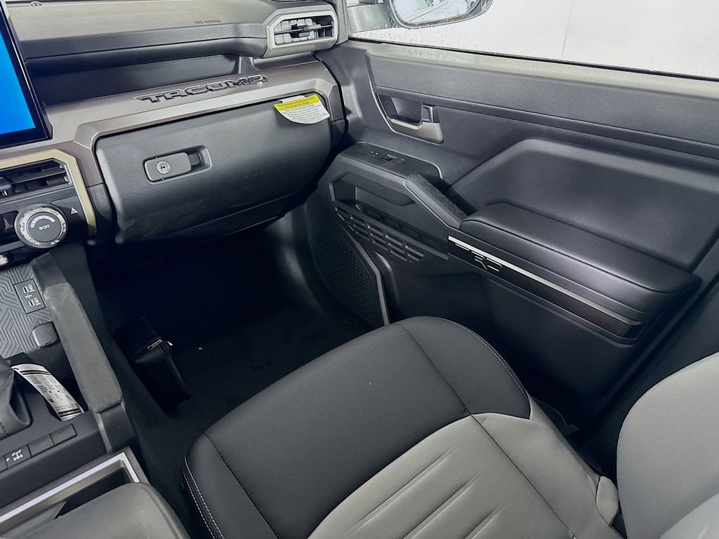 2025 Toyota Tacoma TRD Off Road - Photo 17