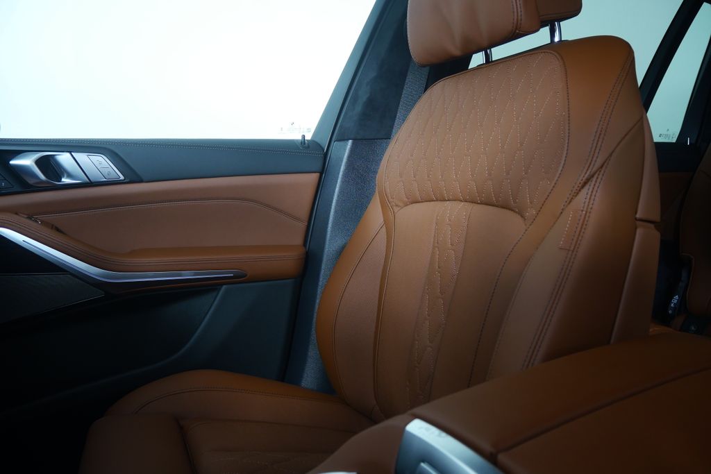 Thumbnail: 2027 BMW X7 - 22