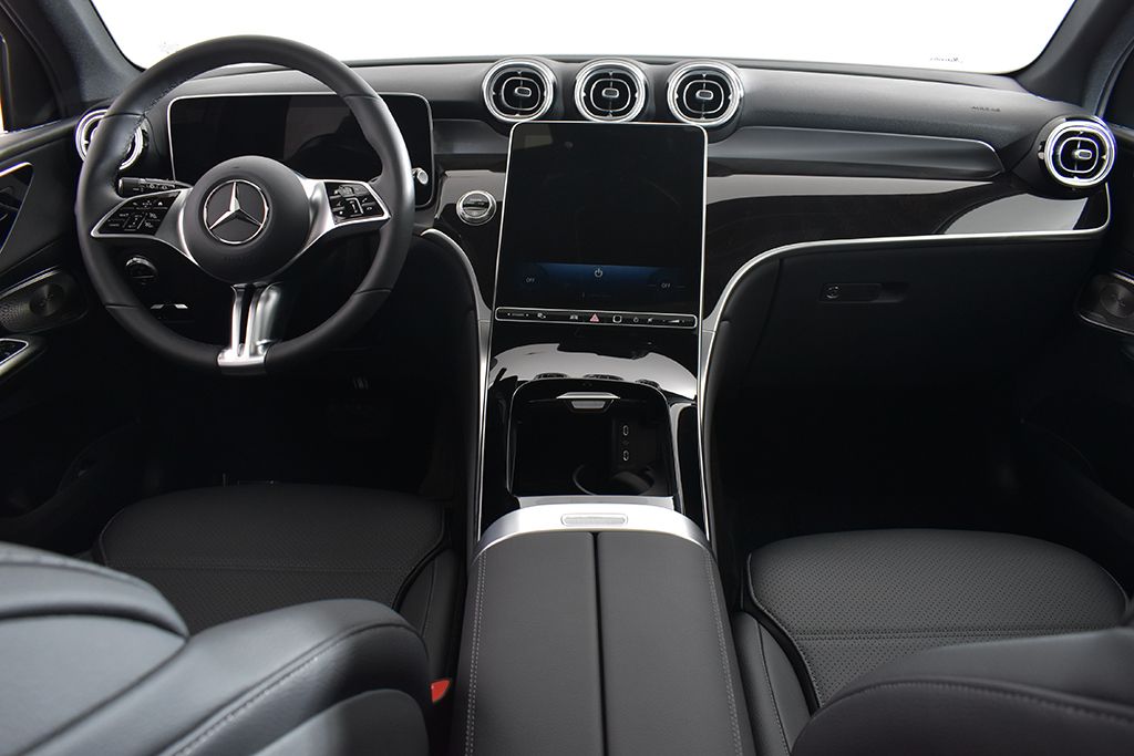 Thumbnail: 2026 Mercedes-Benz GLC - 15