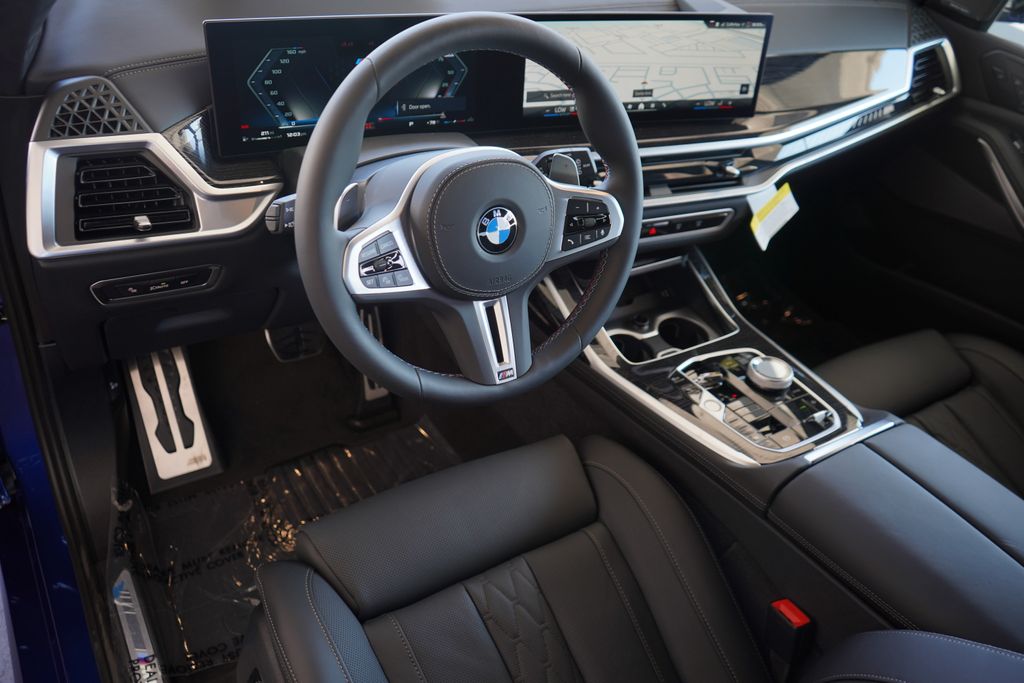 2025 BMW X7 M60i 12