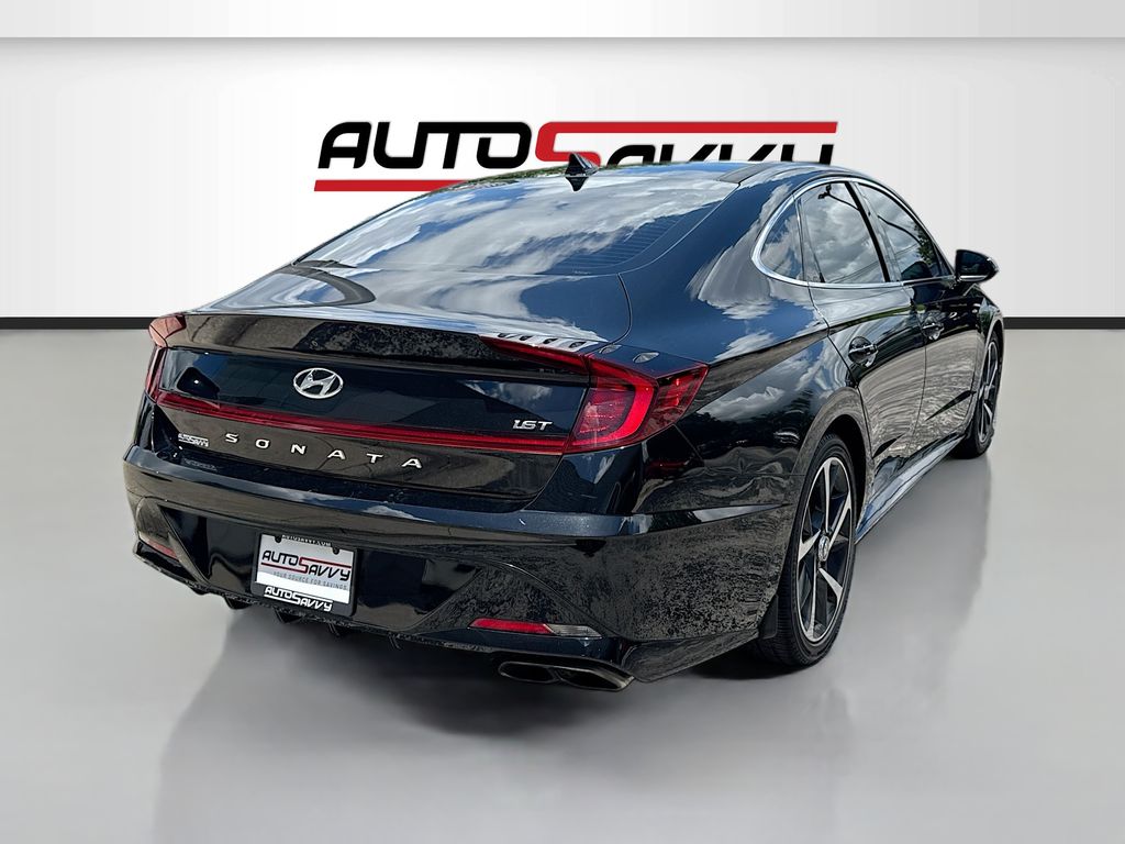 Used 2022 Black Hyundai SEL Plus image 7