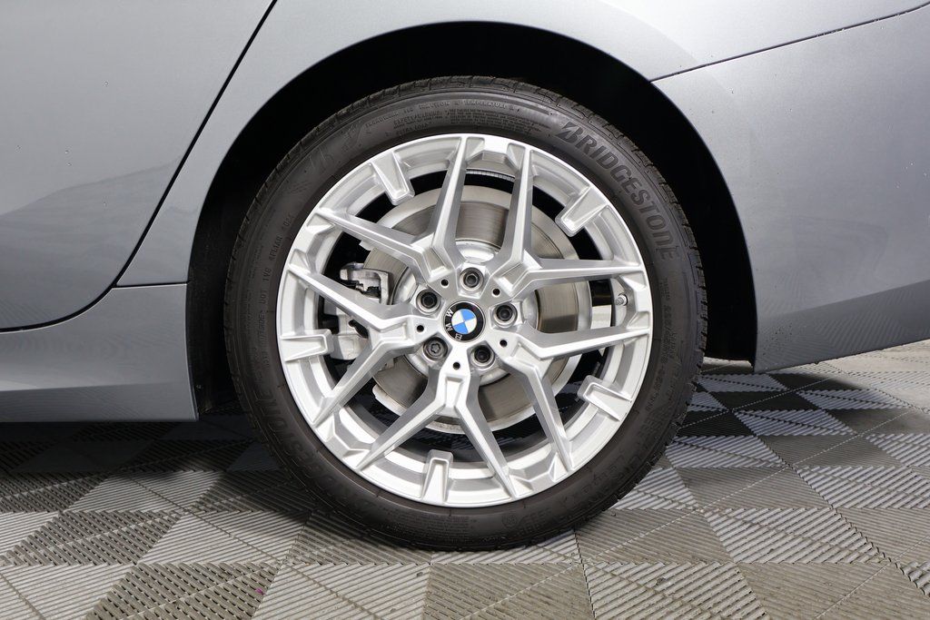 Thumbnail: 2025 BMW 3 Series - 16