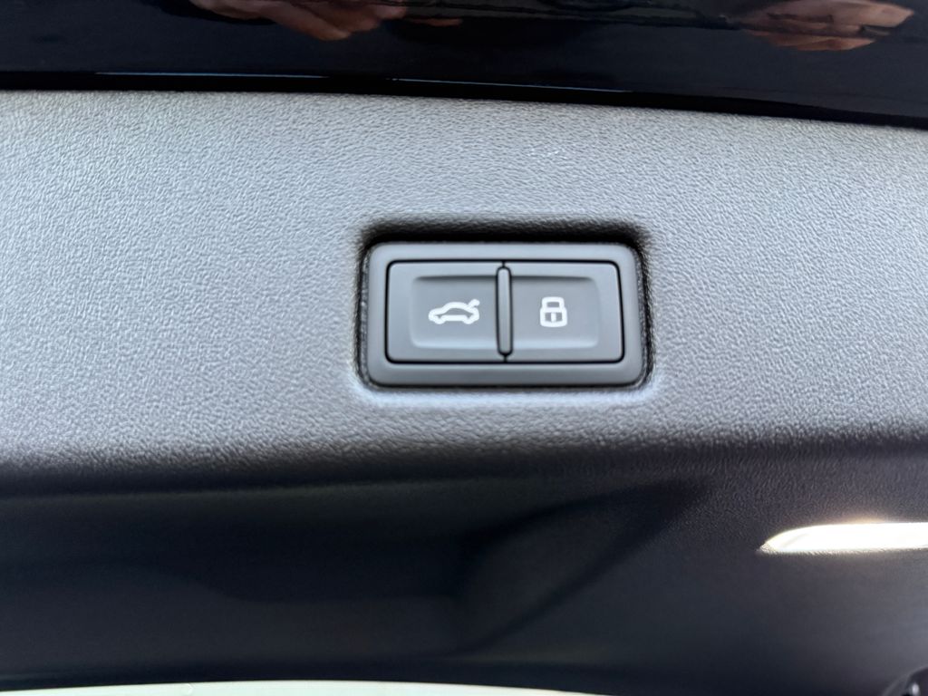 Thumbnail: 2025 Audi Q5 - 21