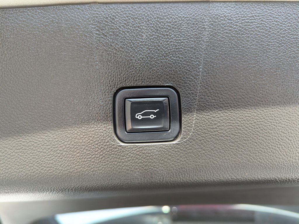 used 2022 Chevrolet Traverse car, priced at $29,593