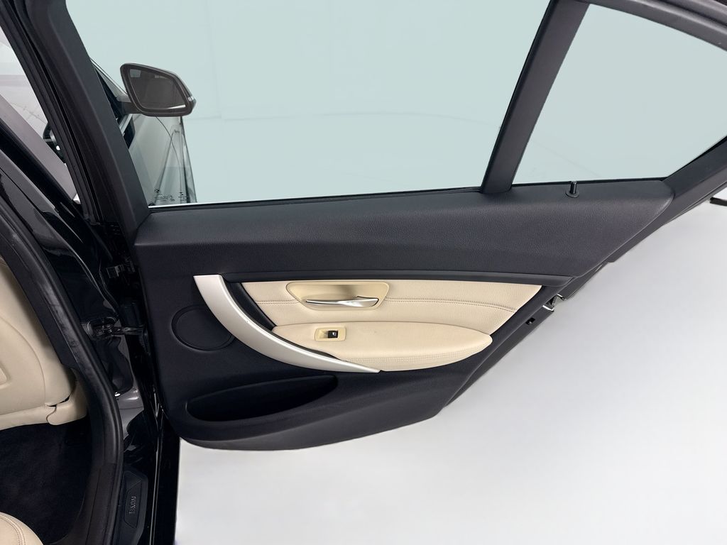 Thumbnail: 2015 BMW 3 Series - 26