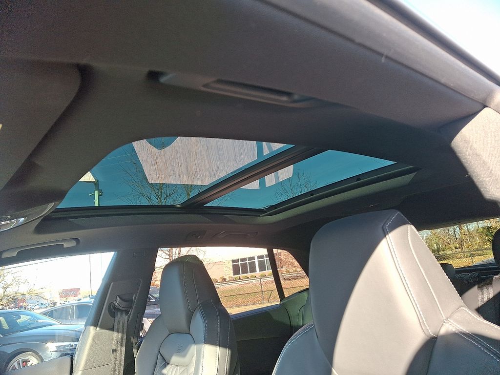 Thumbnail: 2023 Audi SQ8 - 15