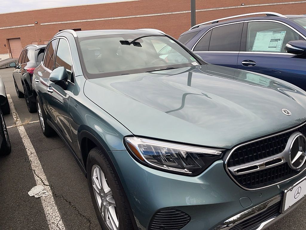 Thumbnail: 2025 Mercedes-Benz GLC - 3