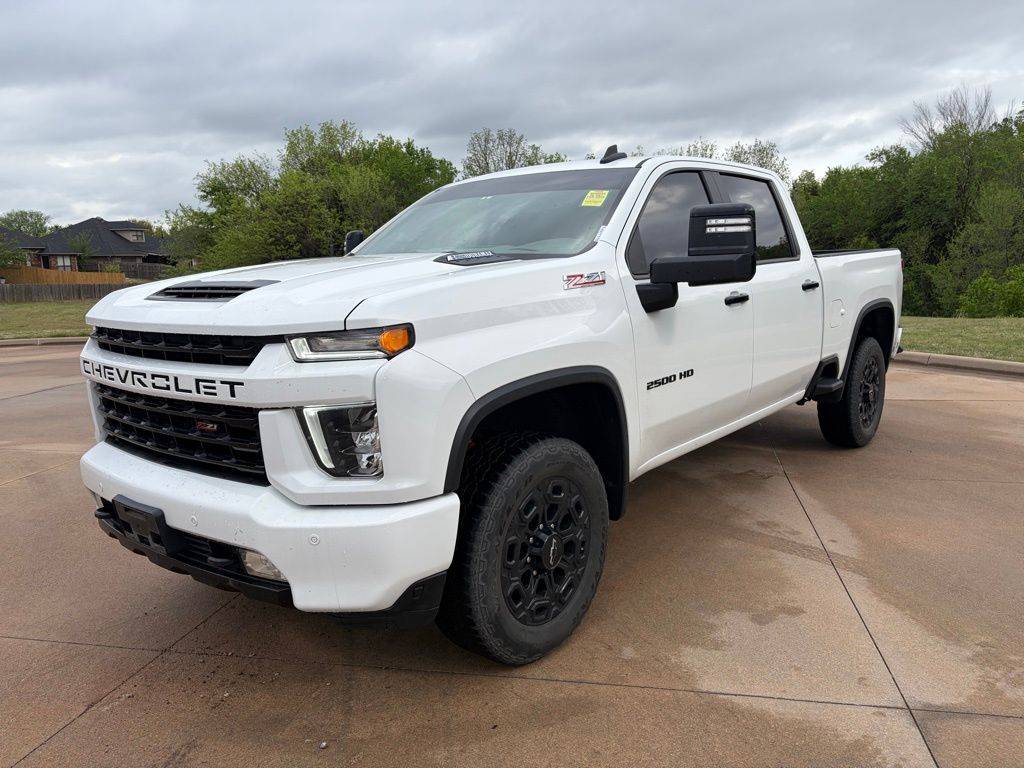 Summit White 2022 Chevrolet Silverado 2500HD LT Crew Cab 4WD Pickup Truck Four-Wheel Drive Automatic