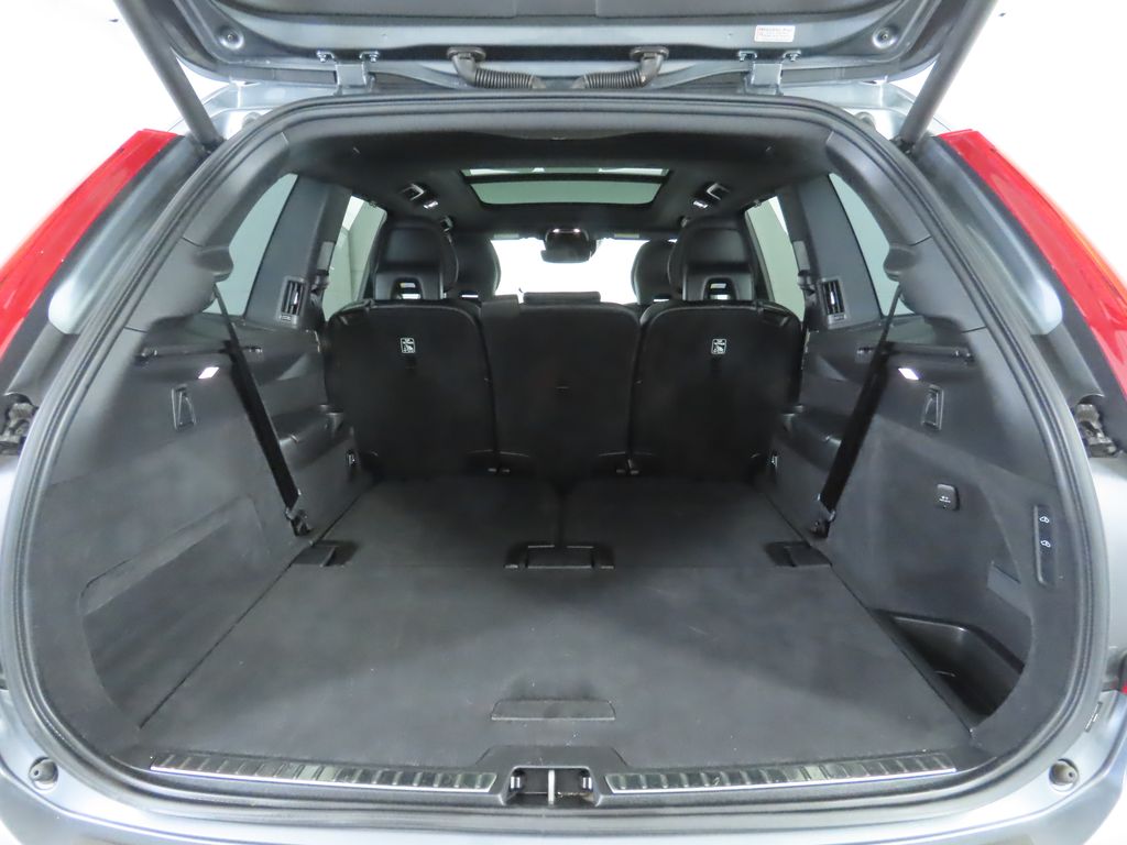 2019 Volvo XC90 T8 R-Design 29