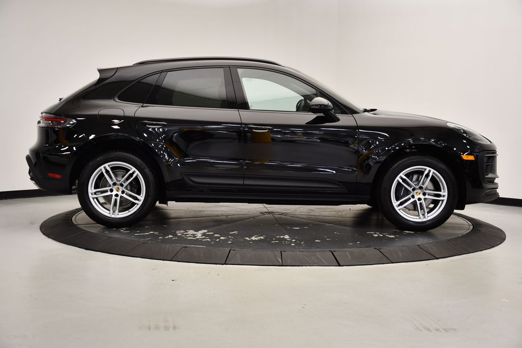 Thumbnail: 2025 Porsche Macan - 6