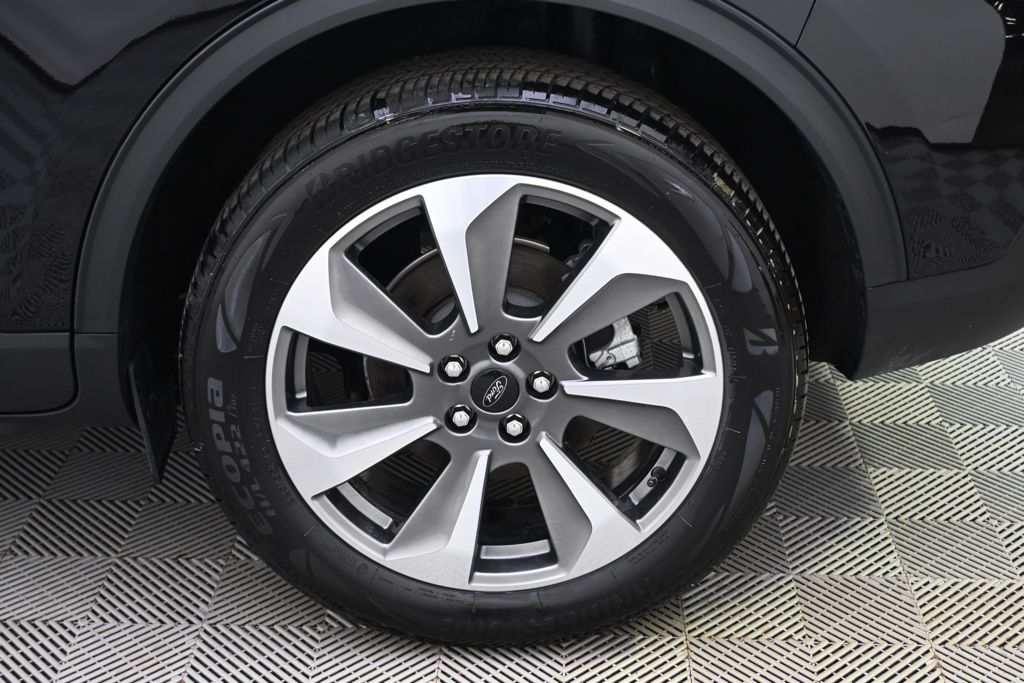 Used 2025  Ford Platinum image 20