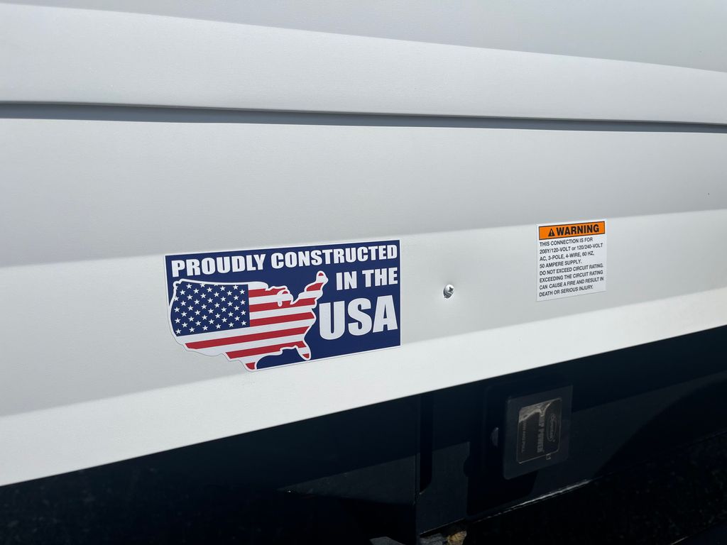 2025 White Prime Time Avenger 27DBS Travel Trailer
