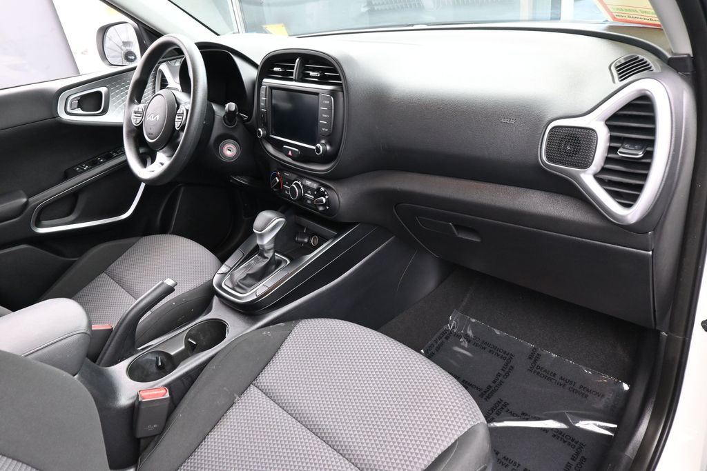 Used 2024 Snow White Pearl Kia LX image 40
