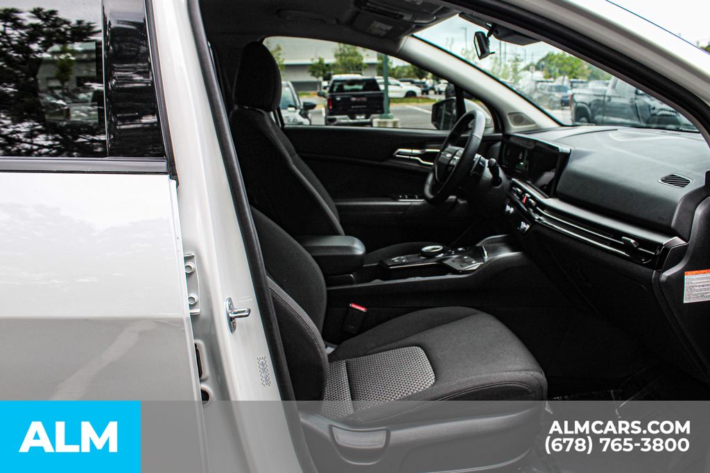 Used 2026 White Kia S image 20