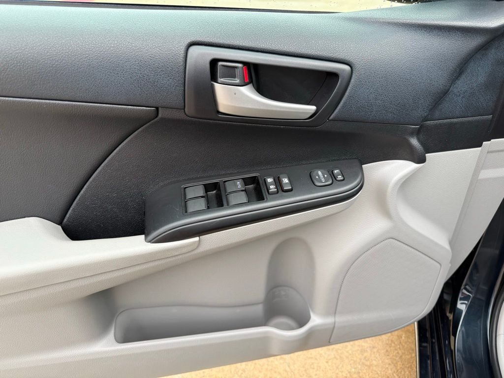 Thumbnail: 2013 Toyota Camry - 10